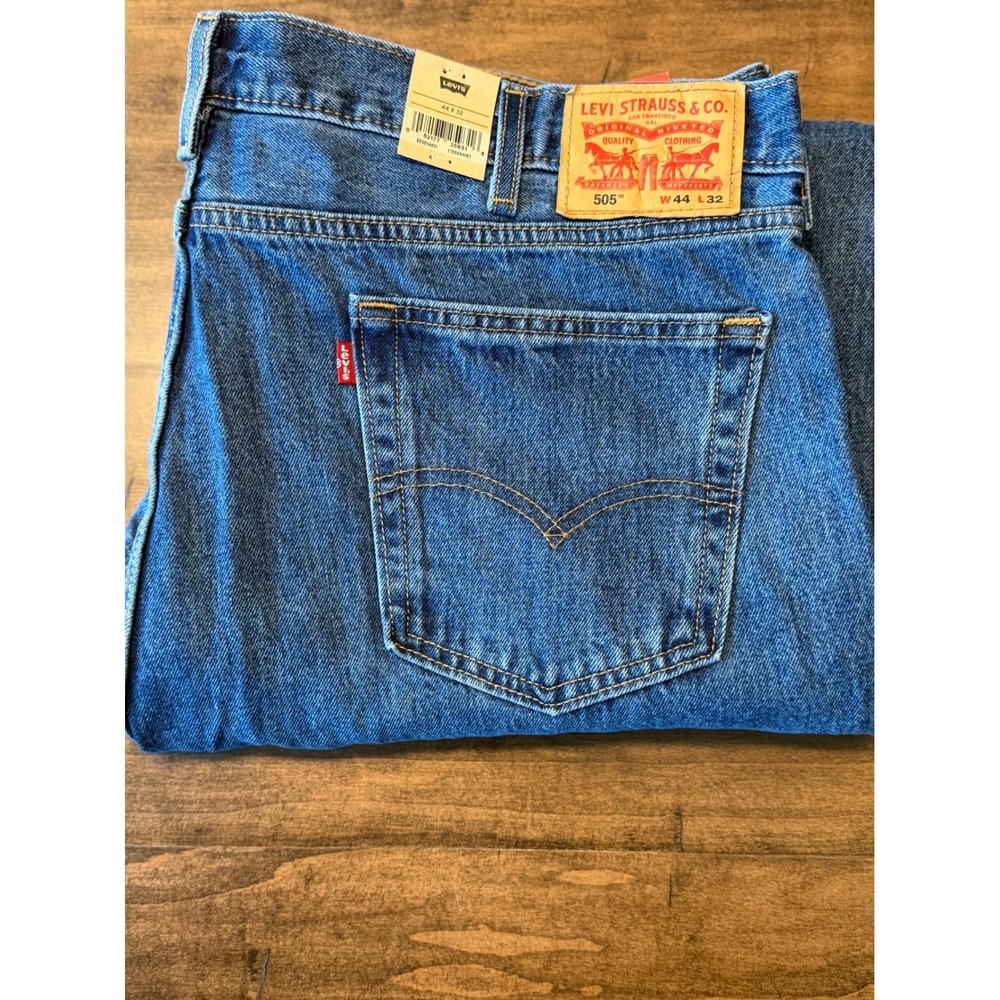 Levis 505 Regular Fit Mens Jeans 44x32 Medium Wash Blue Denim Straight Leg NWT